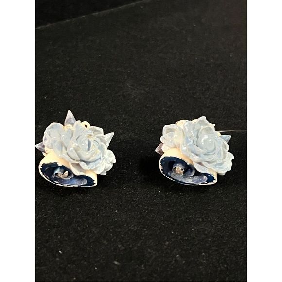 Women's Blue Flower Screwback Clip On Non Pierce Earrings - Picture 7 of 7